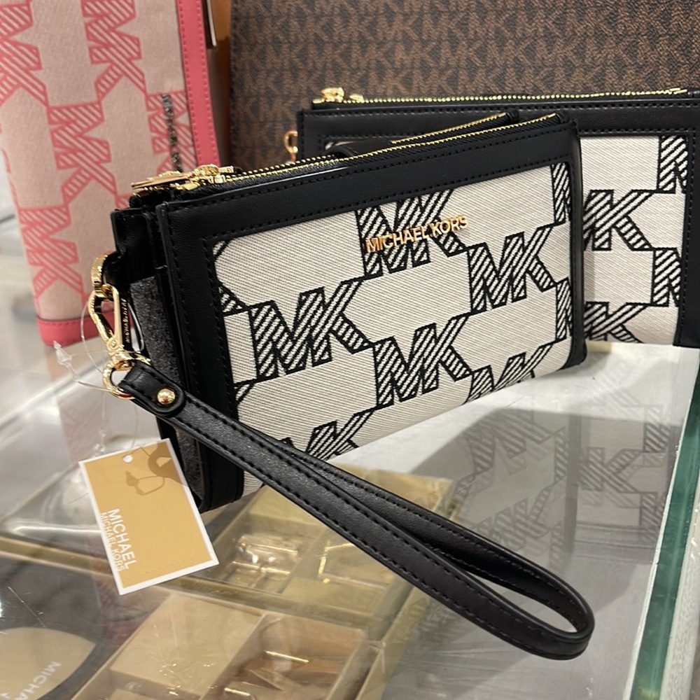 MICHAEL KORS JET SET TRAVEL 35S3GTVW7J LIGHT SAGE LG DOUBLE ZIP WRISTLET-WALLET-